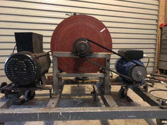 주문 채굴기 또는 트럭 교체 부분 회전 속도 조절 바퀴가 철흑 평범한 색상을 던집니다 online manufacture